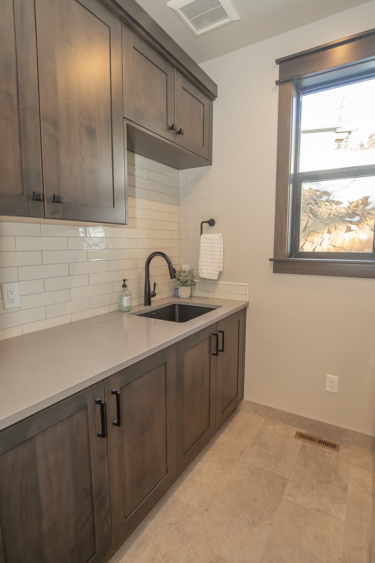 Morgan Creek custom home in Kittitas County, WA by Benchmark Custom Homes — interior and exterior detail (3 of 9)