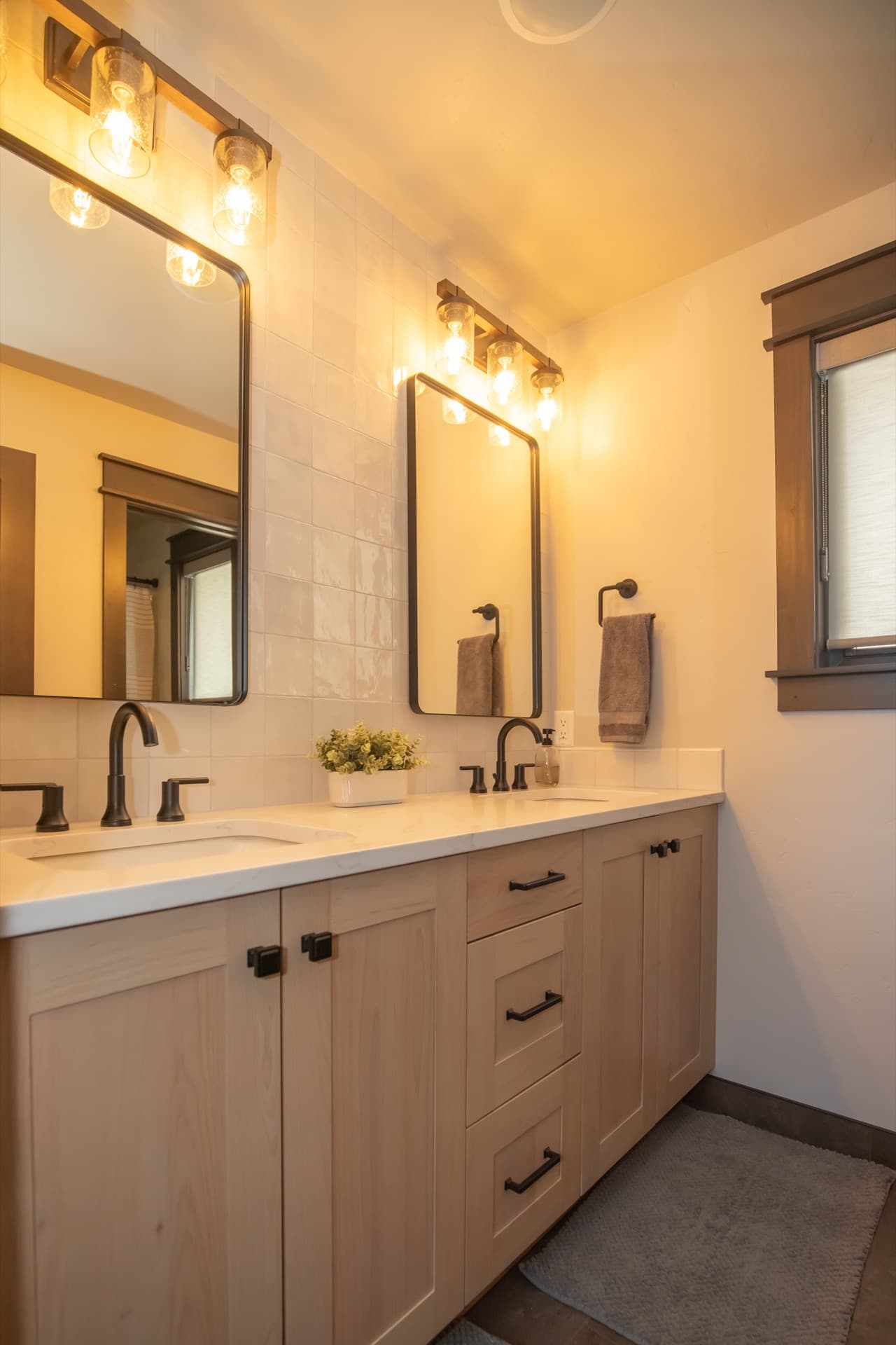 Morgan Creek custom home in Kittitas County, WA by Benchmark Custom Homes — interior and exterior detail (7 of 9)