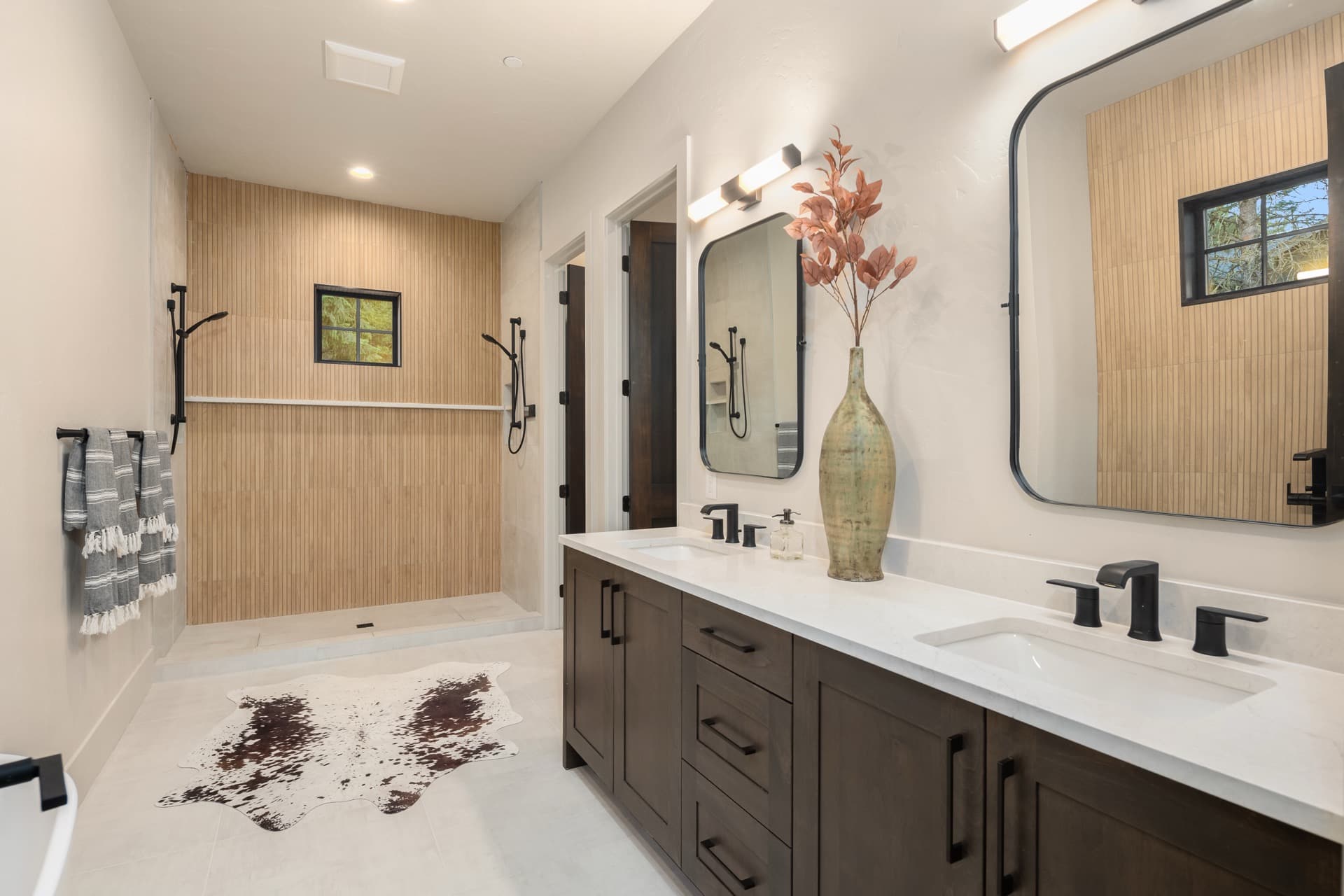 Southern Star custom home in Kittitas County, WA by Benchmark Custom Homes — interior and exterior detail (7 of 14)